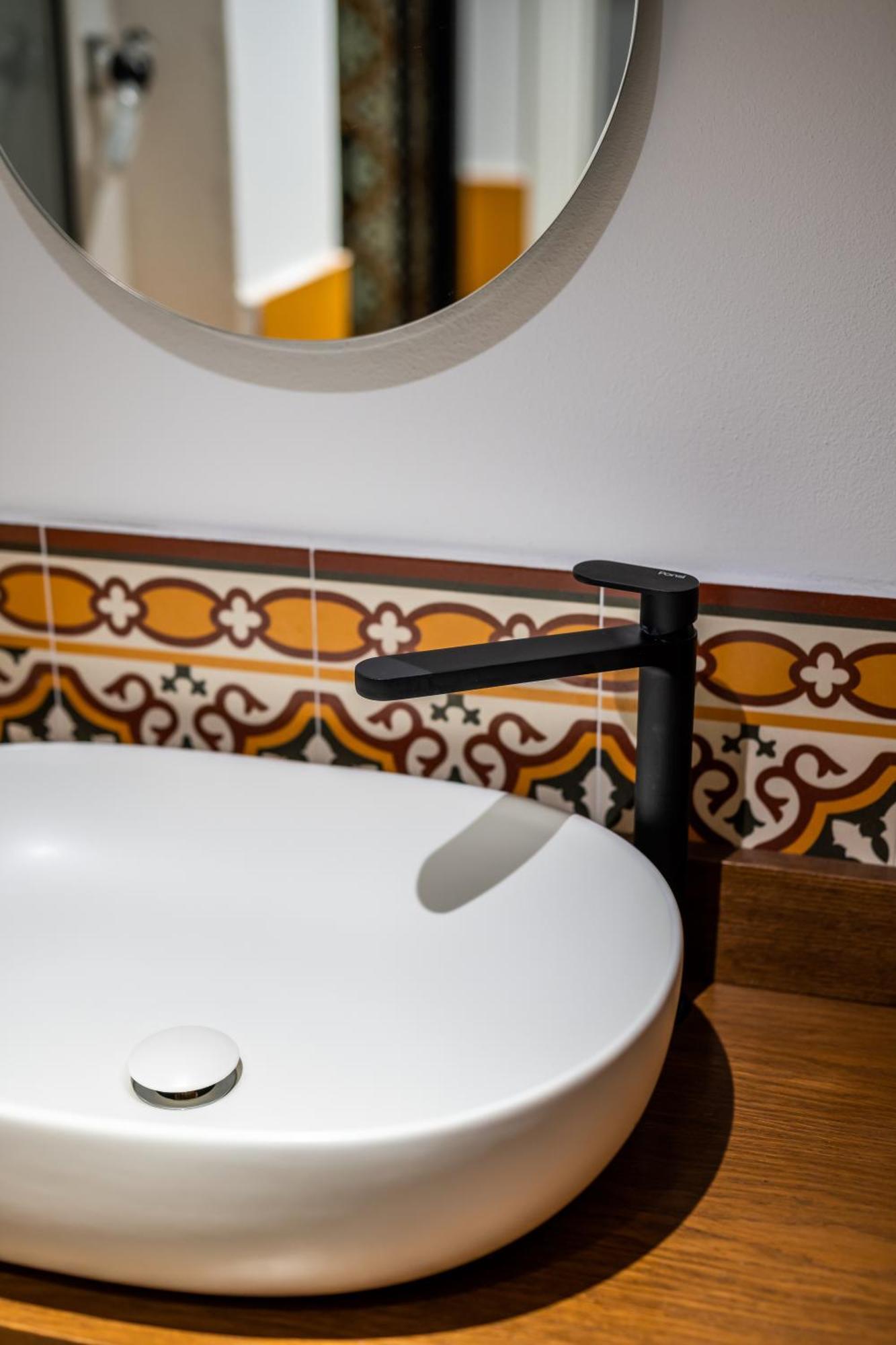 Tra I Vicoli Di Napoli, La Olivella Design E Apartment